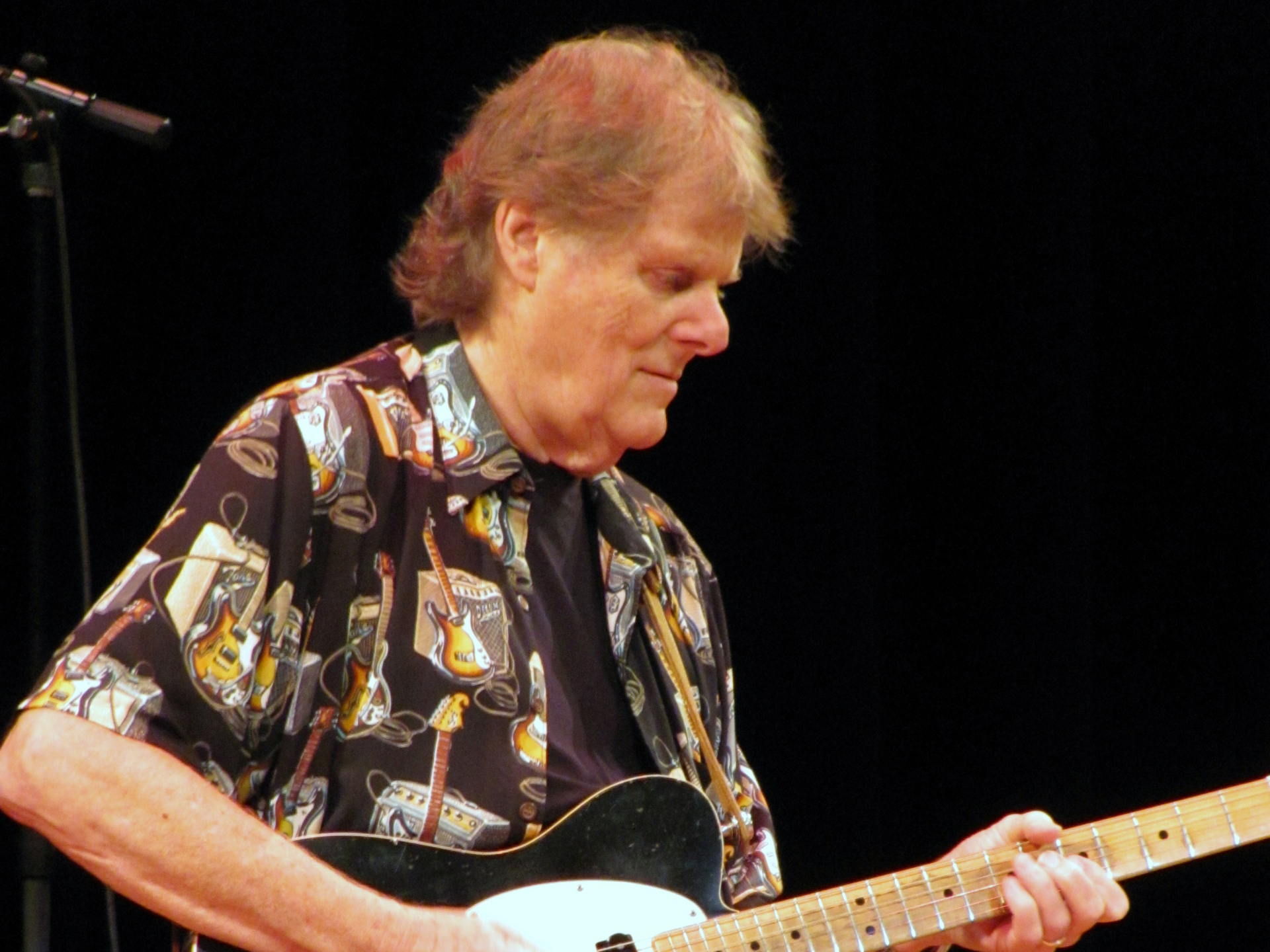 伝説のセッション・ギタリスト、レジー・ヤングが82歳で死去
