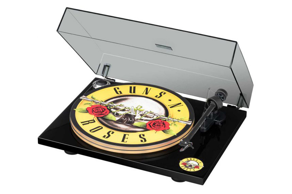 ガンズ・アンド・ローゼズのレコード・プレーヤー発売
