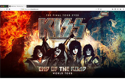 KISSがホホジロザメのために船上コンサートを開催