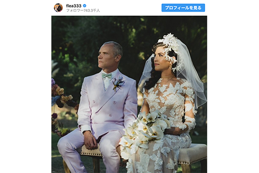 レッチリのフリーがデザイナーのメロディー・エサニと結婚