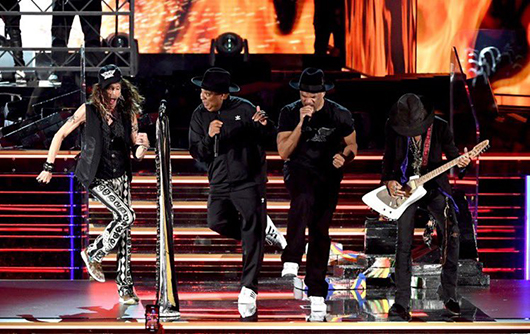 エアロスミス、グラミー賞授賞式でRun D.M.C.と「Walk This Way」を共演