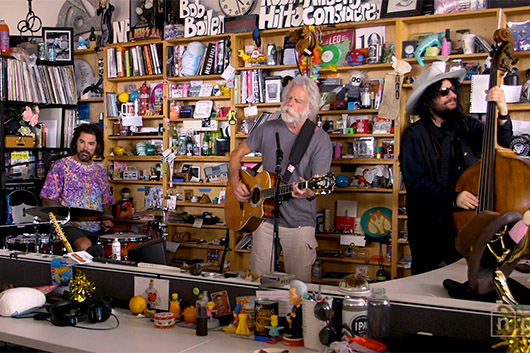 ボブ・ウィアー＆ウルフ・ブロスが米ラジオ番組『Tiny Desk Concert』に出演