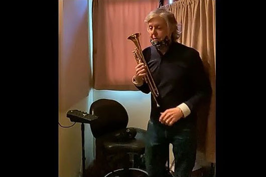 ポール・マッカートニー、「聖者の行進」をトランペット演奏