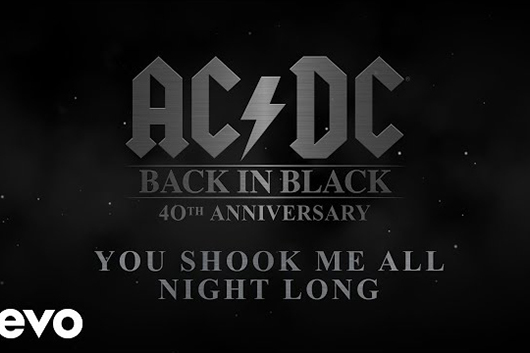 AC/DC、アルバム『Back In Black』のストーリーを伝えるビデオ・シリーズ第1弾公開