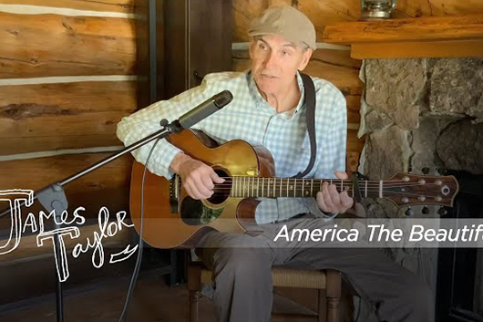 ジェイムス・テイラー、「America the Beautiful」の自宅パフォーマンス映像公開