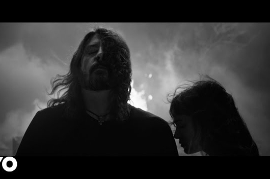 フー・ファイターズ、新曲「Shame Shame」のミュージック・ビデオ公開