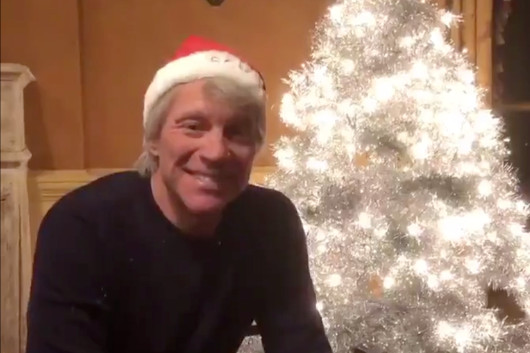 ジョン・ボン・ジョヴィ、クリスマス・ソングのカヴァー3曲公開