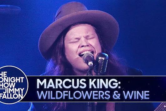 マーカス・キング、米TV番組で「Wildflowers & Wine」のパフォーマンス映像公開