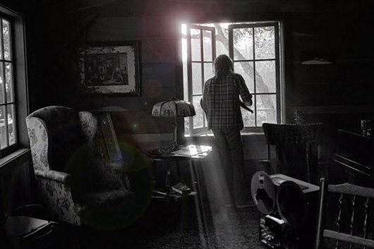 ニール・ヤング、未発表曲「Daughters」のミュージック・ビデオ公開