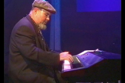 ブギウギ＆ブルースのピアニスト、ジーン・テイラーが68歳で死去