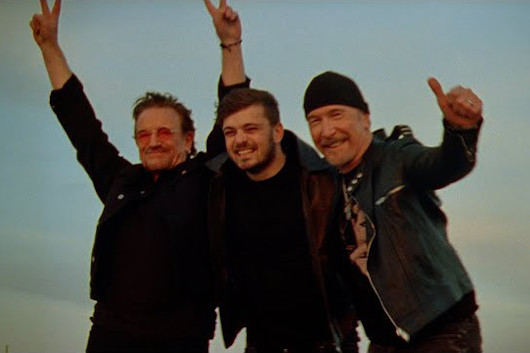 U2のボノとジ・エッジ、マーティン・ギャリックスとコラボした「We Are The People」のMV公開
