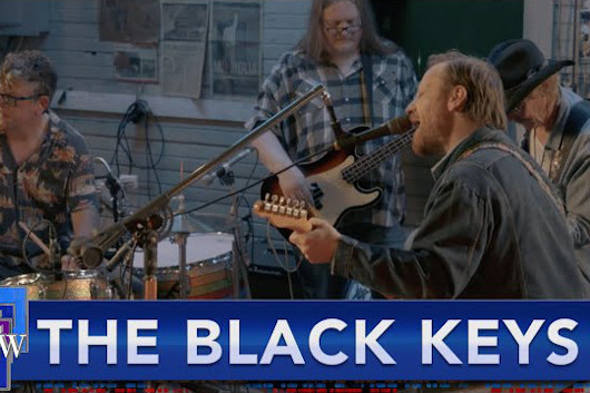 ブラック・キーズ、米TV番組で最新アルバム『Delta Kream』から2曲を披露