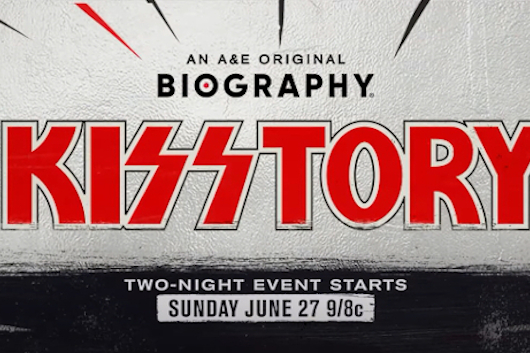 KISS、新ドキュメンタリー『Biography : KISStory』のトレーラーと、6月発売公式ブートレグ『Tokyo 2001』から「Heaven’s On Fire」のライヴ音源公開