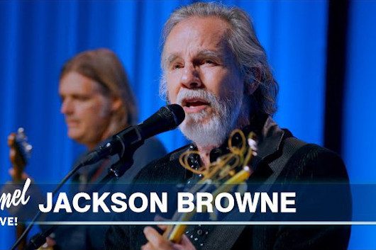 ジャクソン・ブラウン、米TV番組で新曲「My Cleveland Heart」のパフォーマンスを披露