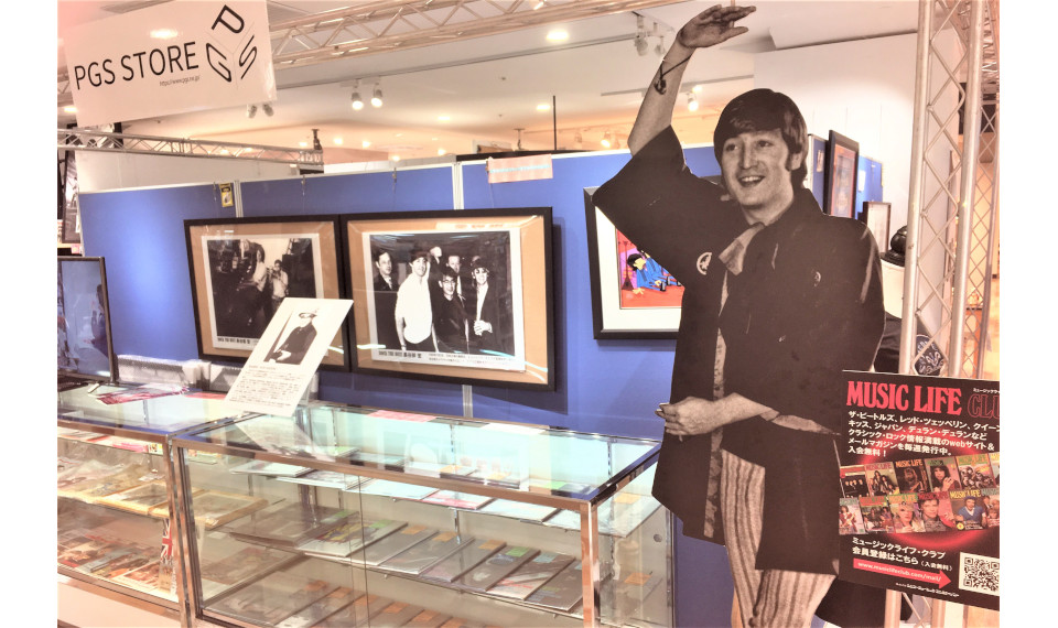 55年前の6月29日、ビートルズが羽田空港に到着！　今日から五日間、ビートルズ・ウィークを記念して、池袋GET BACKにて「ROCK THE BEST」ポストカードをプレゼント！