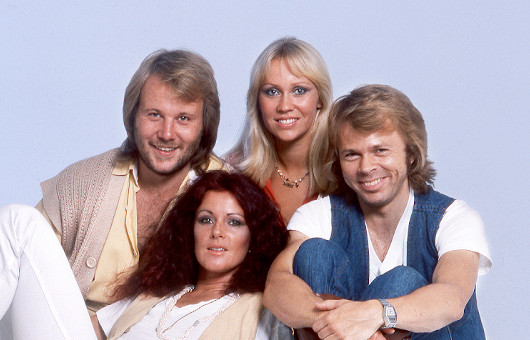 ABBA、代表曲「ダンシング・クイーン」45周年記念、日本公式Twitter開設。グッズが当るプレゼント・キャンペーンも
