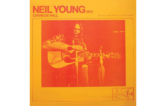 ニール・ヤング、新ブートレッグ・シリーズ第1弾『Carnegie Hall 1970』10月発売