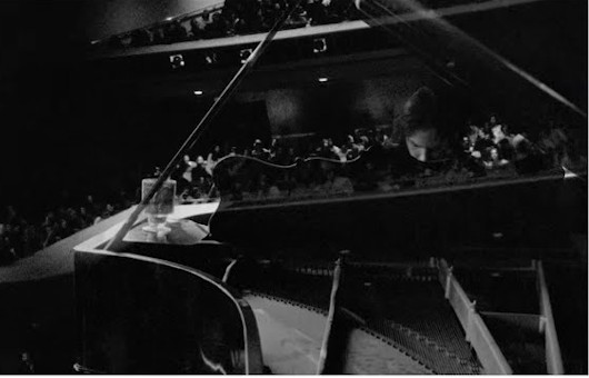 ニール・ヤング、新ブートレッグ・シリーズ第1弾『Carnegie Hall 1970』から「See the Sky About to Rain」公開