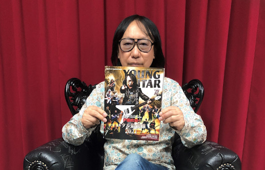 日本のメタル・ゴッド、伊藤政則氏が表紙を飾る『YOUNG GUITAR 11月号』。直筆サイン入りポストカードなどがゲットできるスペシャル・キャンペーンが決定！