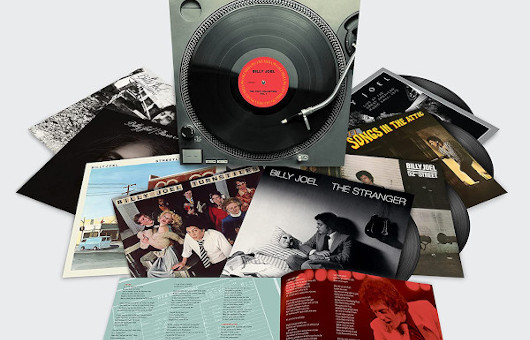 ビリー・ジョエル、11月発売の９LPボックスセットから「New York State of Mind」と「Everybody Loves You Now」の未発表ライヴ音源公開