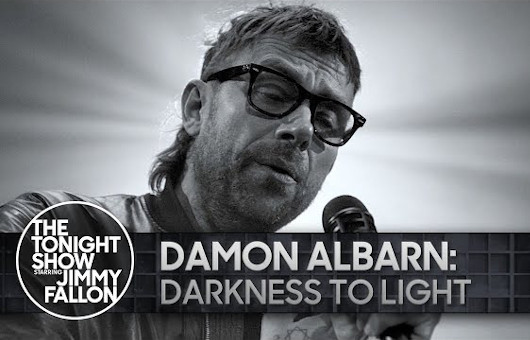 デーモン・アルバーン、米TV番組で「Darkness to Light」のパフォーマンスを披露、公式の音源も公開