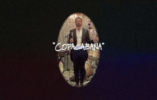 デイヴ・グロール＆グレッグ・カースティン、バリー・マニロウの「Copacabana」をカヴァー