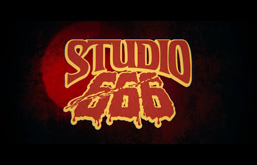 フー・ファイターズ主演のホラー・コメディ映画『Studio 666』、ティーザー映像公開