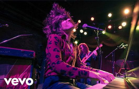 ニール・フランシス、最新アルバムから「Say Your Prayers」のMV公開