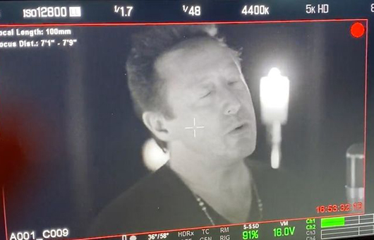 ジュリアン・レノン、59歳の誕生日に新曲2曲と「Imagine」のパフォーマンス映像初公開
