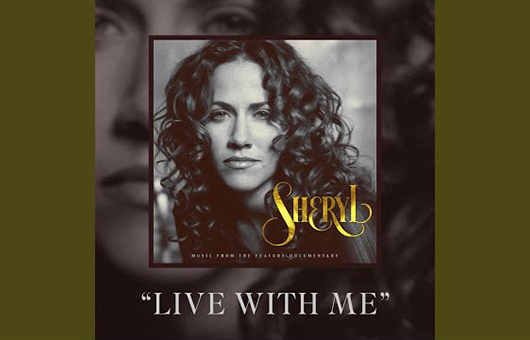 シェリル・クロウ、新ドキュメンタリーのサントラからストーンズのカヴァー「Live With Me」公開