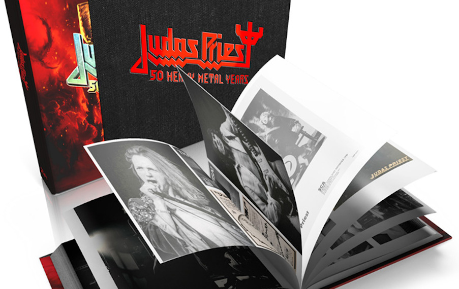 ヘヴィ・メタルの歴史そのもの！　 ジューダス・プリースト50周年写真集『50 HEAVY METAL YEARS』国内販売決定。全648ページ、重量5.5kg！　伊藤政則氏の解説＋翻訳小冊子付！