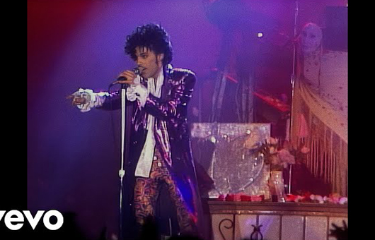 プリンス＆ザ・レヴォリューション、ライヴ作品『Prince and the Revolution : Live』から「Little Red Corvette」のパフォーマンス映像公開