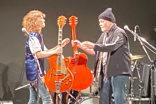 元ゲス・フーのランディ・バックマン、45年前に盗まれたギターと日本で再会