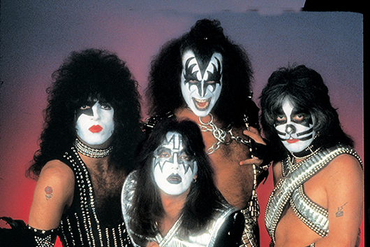 KISSの公式ライヴ・ブートレグ新作『オフ・ザ・サウンドボード：デモイン1977』、国内盤も9/9リリース