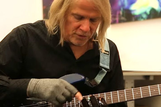 ギタリストのスティーヴ・モーズ、ディープ・パープル脱退を発表