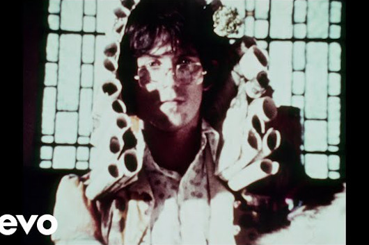 ローリング・ストーンズ、1967年「We Love You」のレストア版MV公開