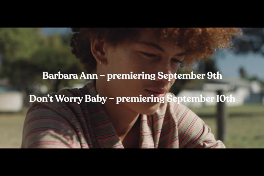 ビーチ・ボーイズ60周年記念、「Barbara Ann」と「Don’t Worry Baby」の新MV公開