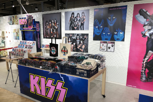 KISS『クリーチャーズ・オブ・ザ・ナイト（暗黒の神話）』40周年エディション発売記念、渋谷でポップアップストアを開催中