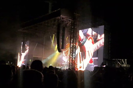ガンズ・アンド・ローゼズ、AC/DCの「Whole Lotta Rosie」をライヴでカヴァー