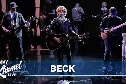 ベック、米TV番組で新曲「Thinking About You」のパフォーマンスを披露
