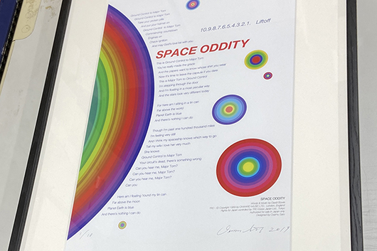 OSAMU SATOによるデヴィッド・ボウイ「Space Oddity」リリック・グラフィック・アート、東京・渋谷PARCOのPOP UP STOREにて販売中！