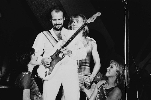 ABBAのギタリスト、ラッセ・ウェランダーが70歳で死去