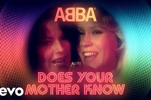 ABBA、1979年「Does Your Mother Know」の新リリック・ビデオ公開