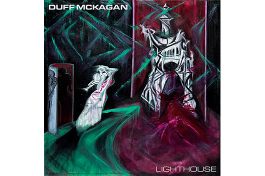 ガンズのダフ・マッケイガン、スラッシュらが参加した新ソロ・アルバム『Lighthouse』からタイトル曲公開