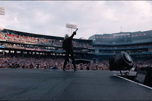 デフ・レパード、「Take What You Want」のライヴ映像公開