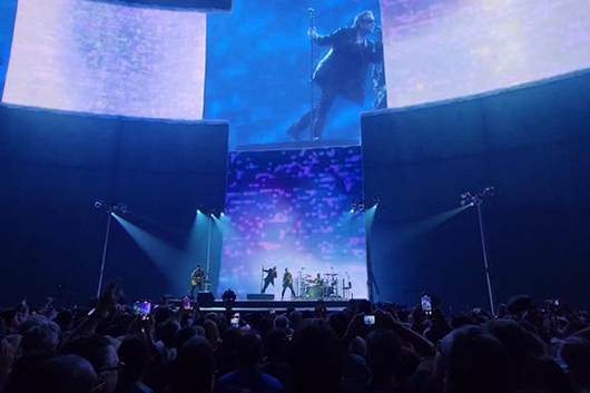 U2、レジデンシー公演「U2：UV Achtung Baby Live At Sphere」開幕。ファンによる動画も多数