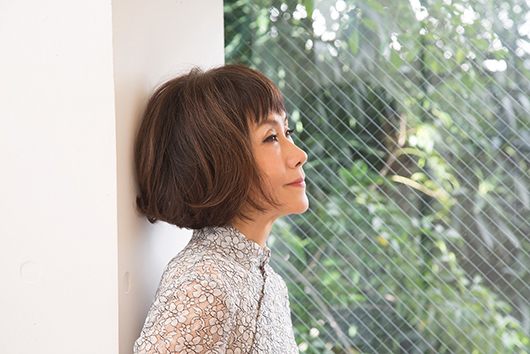 大貫妙子、ゲストに坂本龍一氏を迎え2020年に行なわれた4年振りのシンフォニック・コンサートのライヴ音源リリース