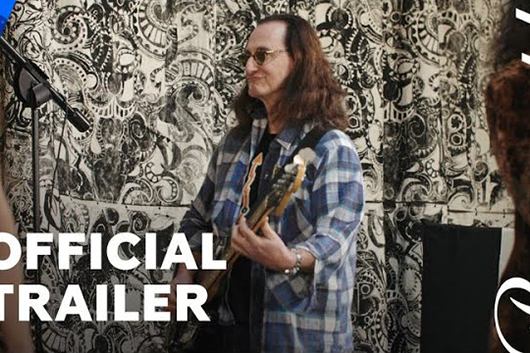 ラッシュのゲディ・リー、4人のベーシストをフィーチャーしたTVドキュメンタリー『Geddy Lee Asks』トレーラー公開