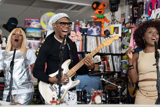 ナイル・ロジャース＆シック、米ラジオ番組「Tiny Desk Concert」でパフォーマンスを披露