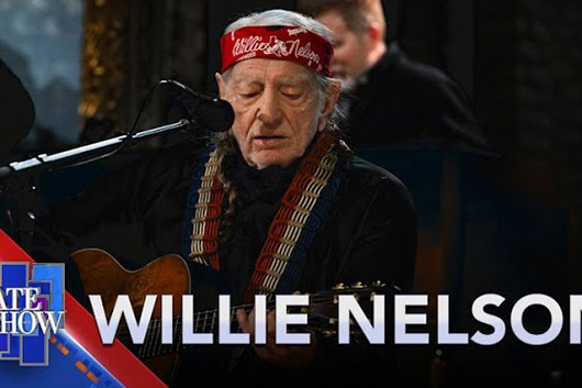 ウィリー・ネルソン、米TV番組で2曲のパフォーマンスを披露